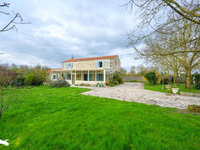 Vente Maison 9 pièces 204 m2 Saint Xandre