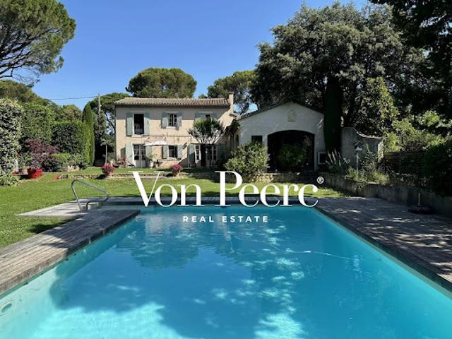 Vente Maison 9 pièces 210 m2 Villeneuve les avignon