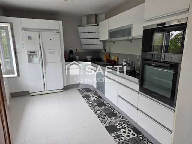Vente Maison 9 pièces 211 m2 Angouleme