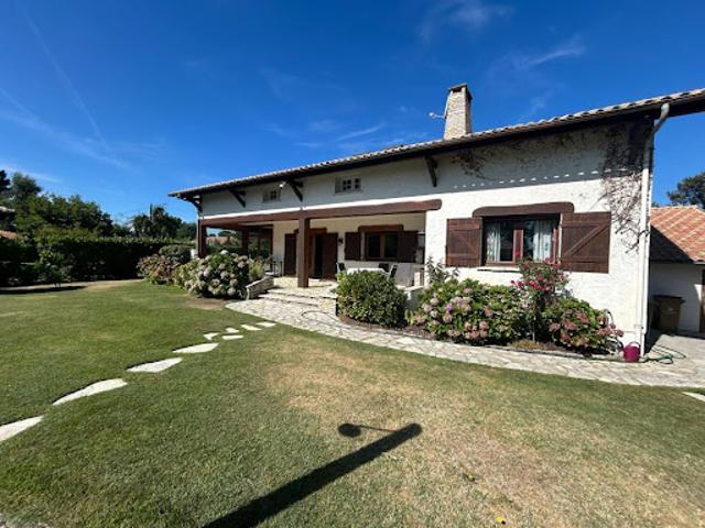 Vente Maison 9 pièces 225 m2 Gujan Mestras