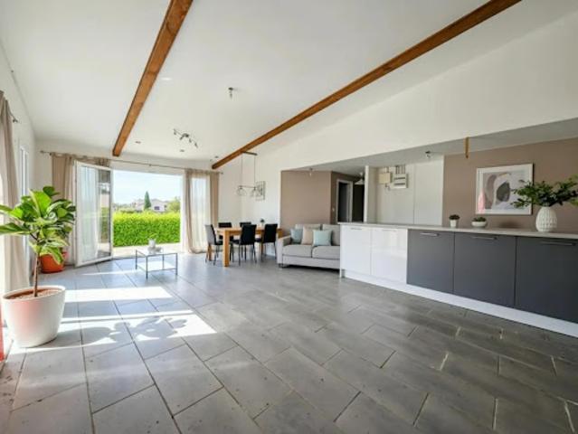 Vente Maison 9 pièces 220 m2 Champagnac