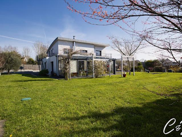 Vente Maison 9 pièces 220 m2 Tréméoc