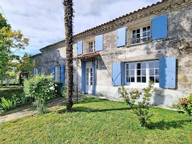 Vente Maison 9 pièces 235 m2 Chenac Saint Seurin d'Uzet
