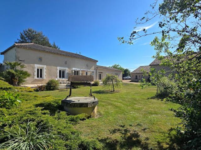 Vente Maison 9 pièces 235 m2 Queaux