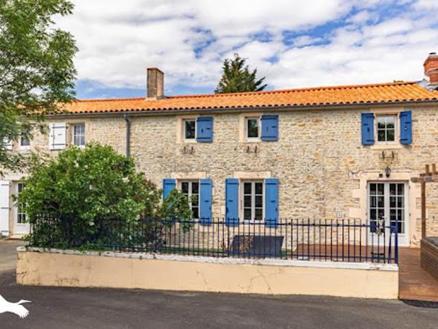Vente Maison 9 pièces 245 m2 Moragne