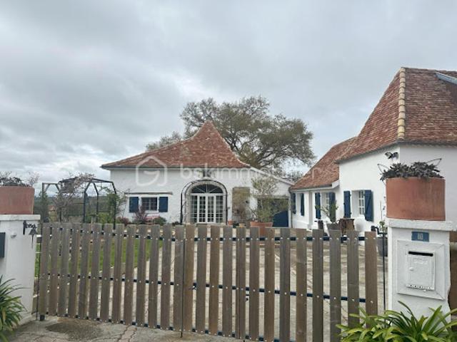 Vente Maison 9 pièces 245 m2 Orthez