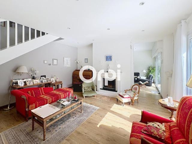 Vente Maison 9 pièces 245 m2 Saint Lyphard
