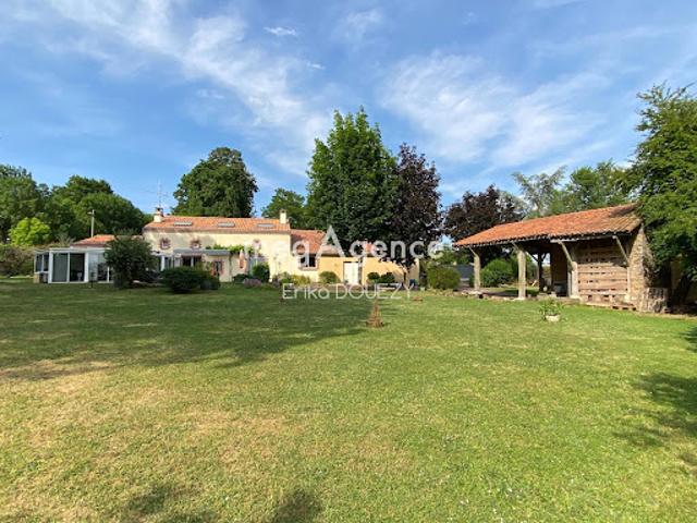Vente Maison 9 pièces 245 m2 Yzernay