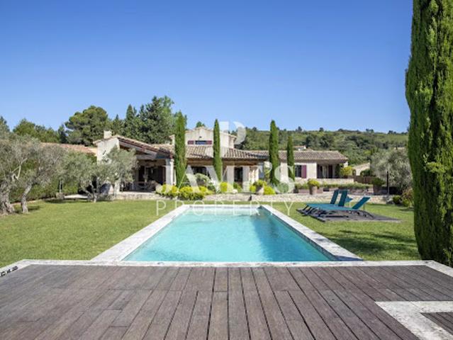 Vente Maison 9 pièces 240 m2 Paradou