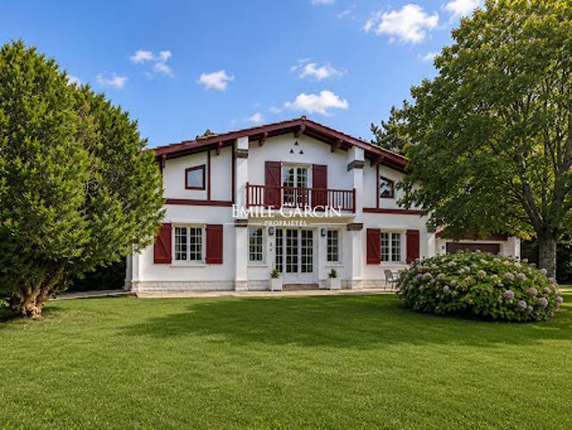 Vente Maison 9 pièces 240 m2 Urrugne