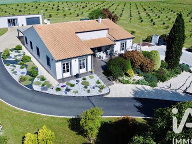 Vente Maison 9 pièces 242 m2 Roullet Saint Estèphe