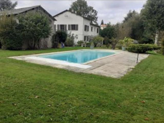 Vente Maison 9 pièces 250 m2 Cerizay