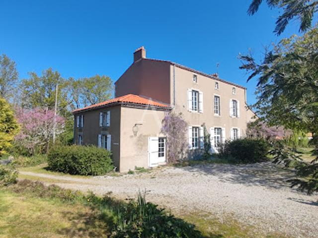 Vente Maison 9 pièces 250 m2 Le Poiré sur Vie