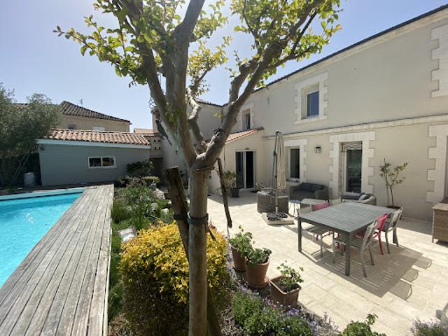 Vente Maison 9 pièces 264 m2 Angouleme