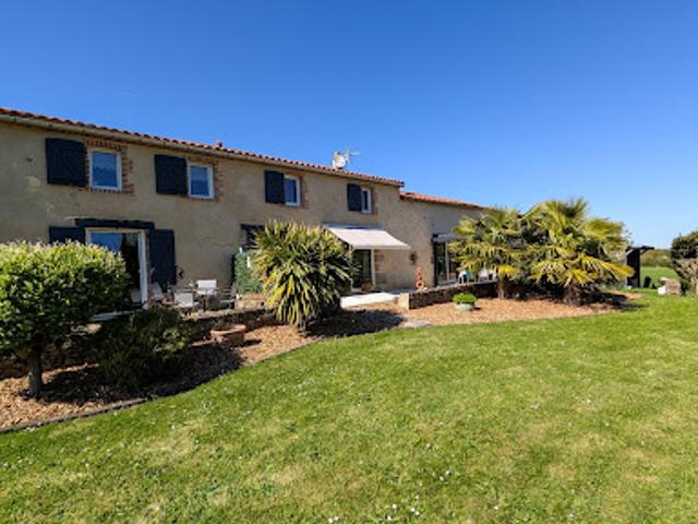 Vente Maison 9 pièces 266 m2 Pouzauges