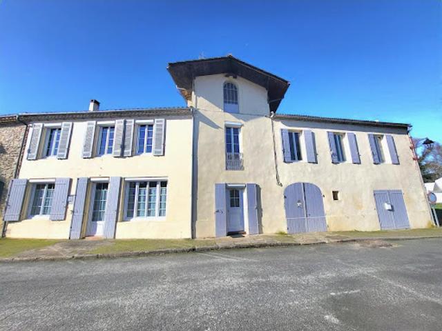 Vente Maison 9 pièces 267 m2 Bieujac