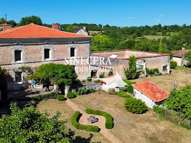 Vente Maison 9 pièces 260 m2 Riberac