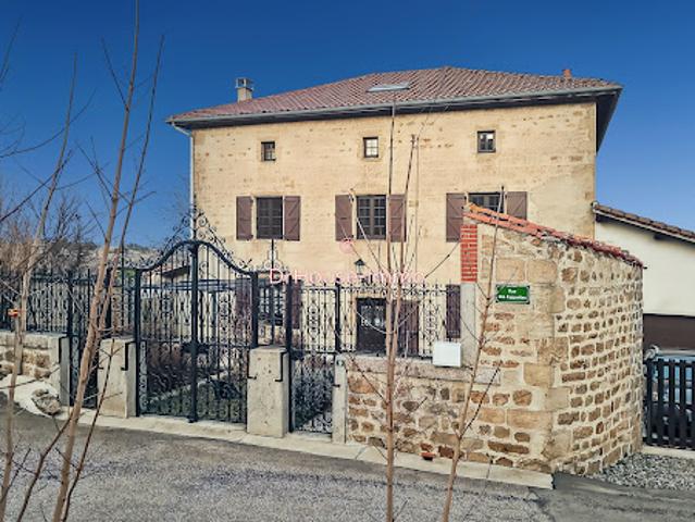 Vente Maison 9 pièces 262 m2 Soleymieux