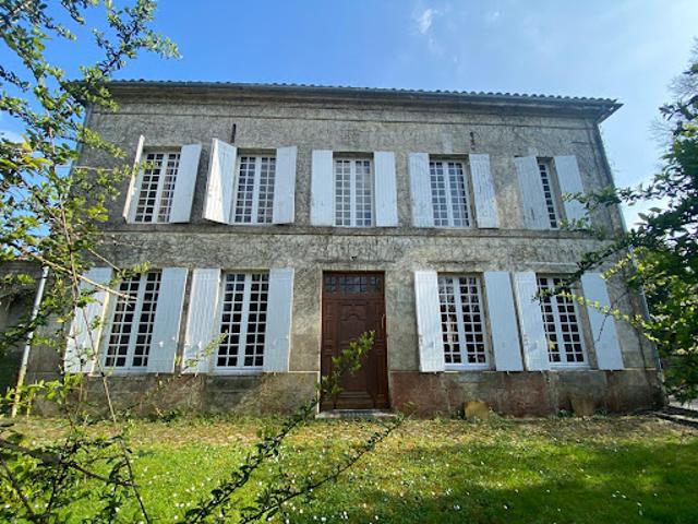 Vente Maison 9 pièces 277 m2 Jonzac