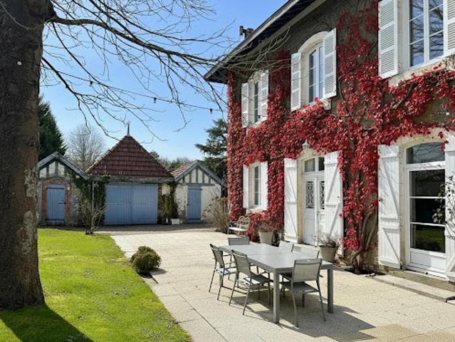 Vente Maison 8 pièces 192 m2 Saint Martin de Seignanx