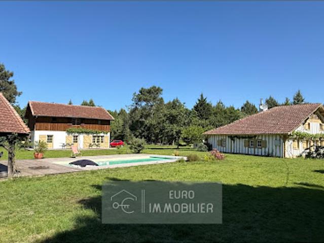 Vente Maison 9 pièces 280 m2 Sabres