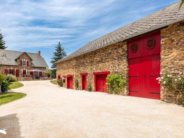 Vente Maison 9 pièces 282 m2 Saint Jal