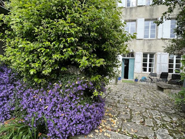 Vente Maison 9 pièces 295 m2 La Rochefoucauld