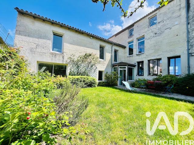 Vente Maison 9 pièces 297 m2 Saintes