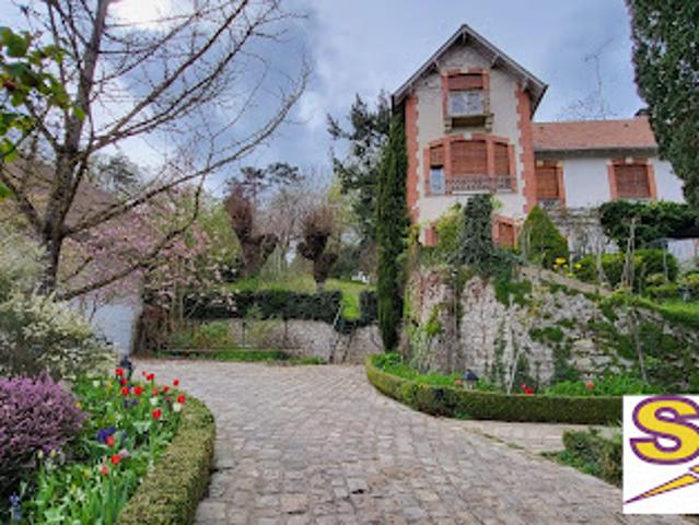 Vente Maison 9 pièces 305 m2 Ferrières en Gâtinais