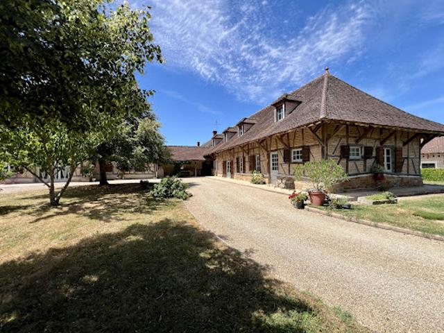 Vente Maison 9 pièces 307 m2 Louhans