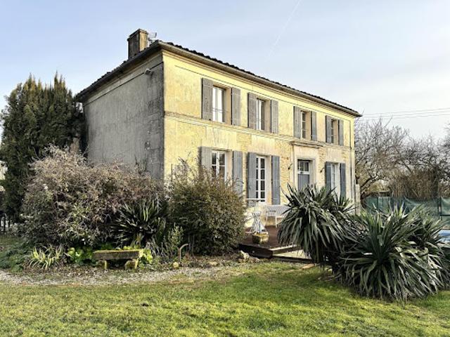 Vente Maison 9 pièces 300 m2 Burie