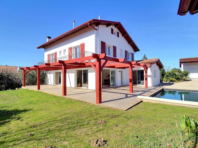 Vente Maison 9 pièces 315 m2 Ascain