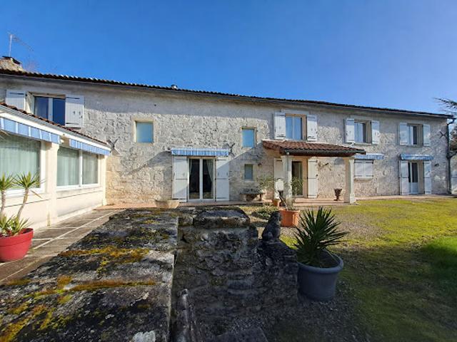 Vente Maison 9 pièces 315.9 m2 Saintes
