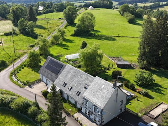 Vente Maison 9 pièces 324 m2 Saint Sauves d'Auvergne