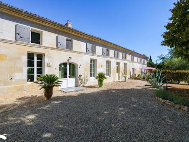 Vente Maison 9 pièces 322 m2 Jonzac