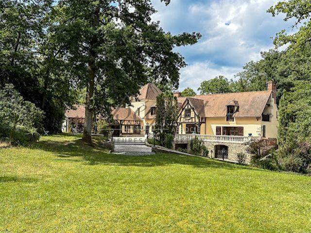 Vente Maison 9 pièces 345 m2 Poigny la Forêt
