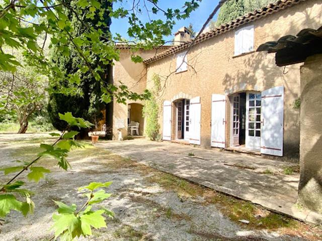 Vente Maison 9 pièces 399 m2 Le Revest les Eaux