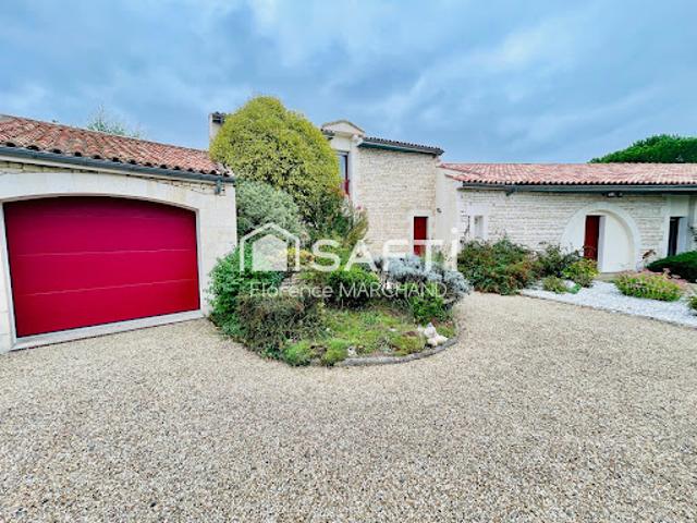 Vente Maison 9 pièces 402 m2 Saint Pierre le Vieux