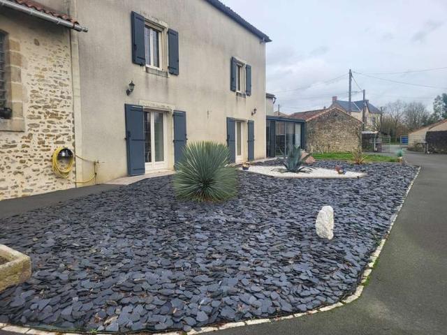 Vente maison 9 pièces Airvault 79