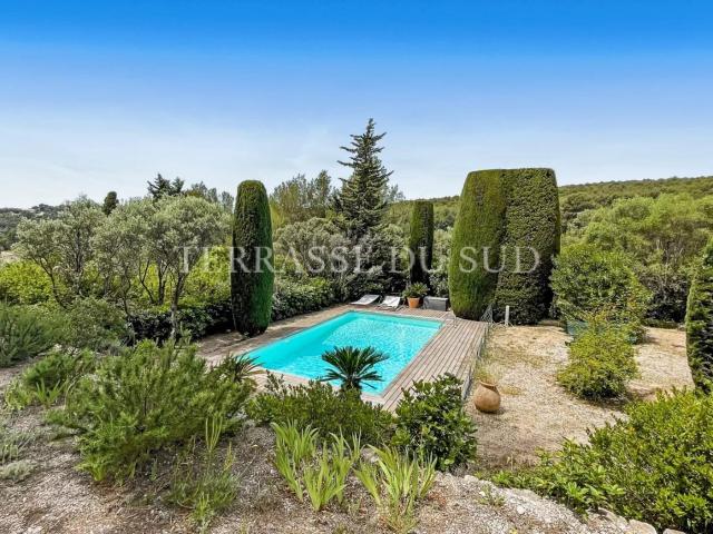 Vente Maison 9 Pièces de 234 m2 sur Parcelle de 5 042 M2 avec Dé