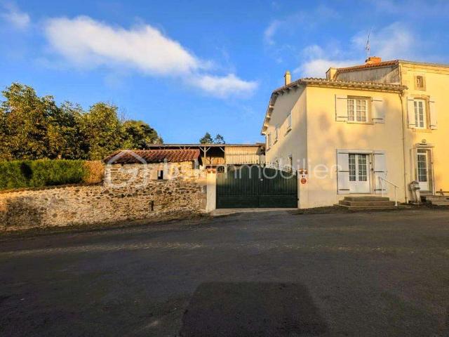 Vente maison 9 pièces Fenioux 79