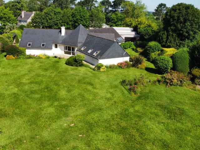 Vente maison 9 pièces Lampaul Guimiliau 29