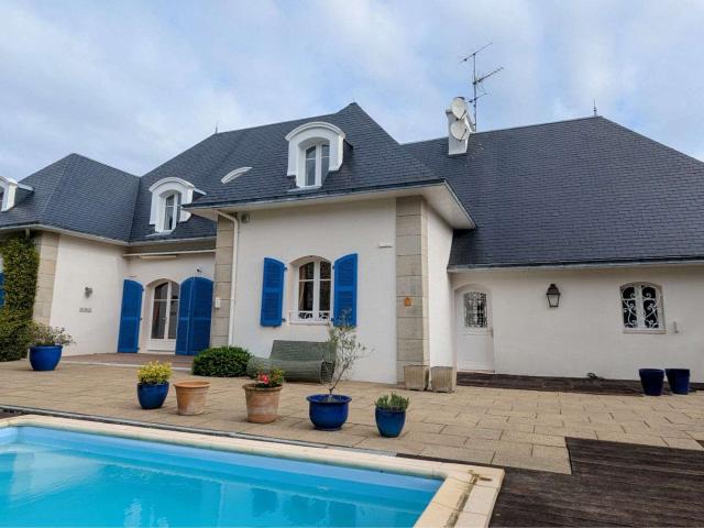 Vente maison 9 pièces Lampaul Guimiliau 29