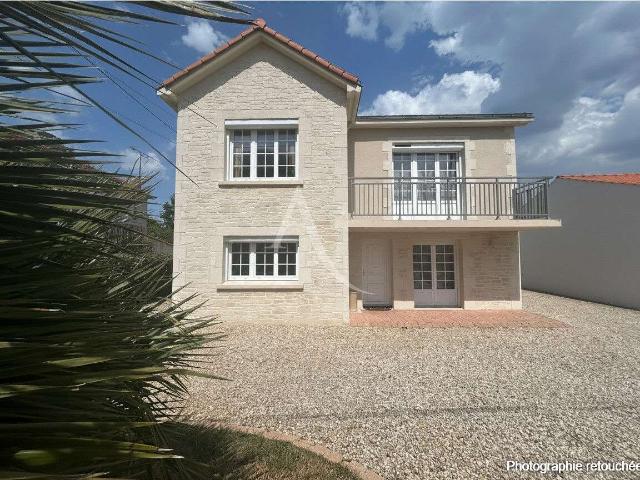 Vente maison 9 pièces Machecoul Saint Même 44