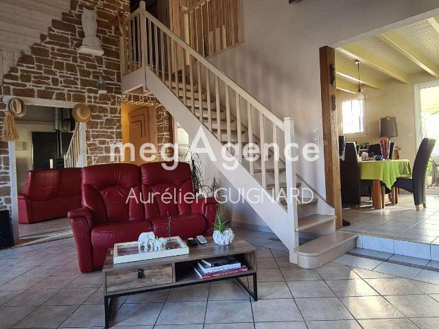 Vente maison 9 pièces Nueil les Aubiers 79