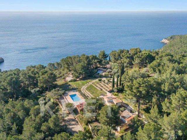 Vente maison 9 pièces Saint Cyr sur Mer 83