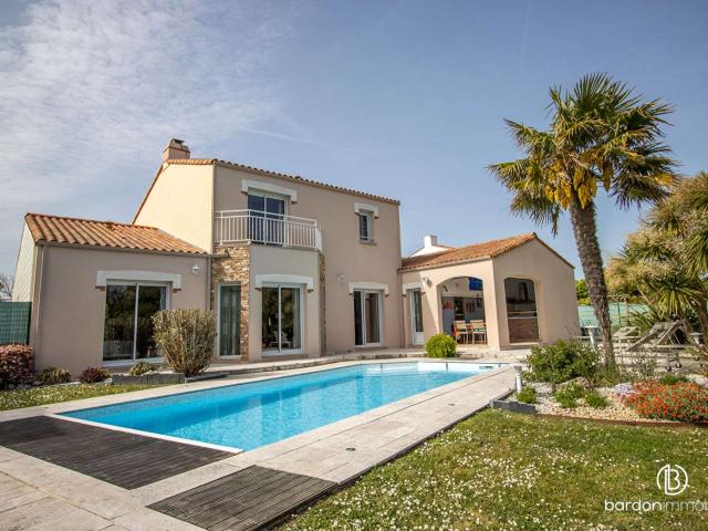 Vente maison 9 pièces Saint Gilles Croix de Vie 85