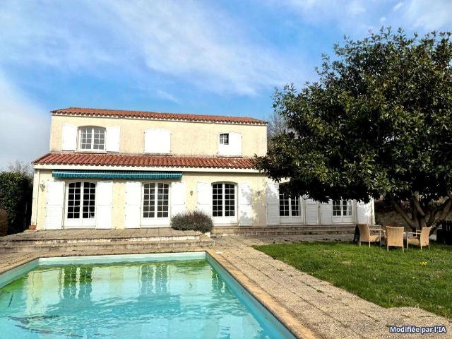 Vente maison 9 pièces Saint Julien de Concelles 44