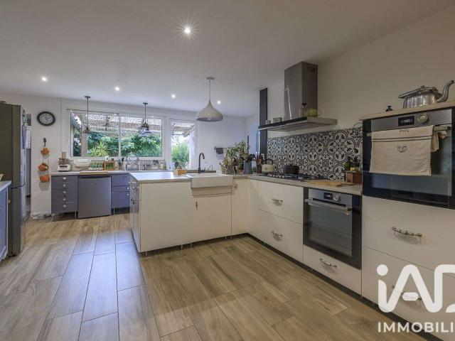 Vente maison 9 pièces Saint Médard de Guizières 33