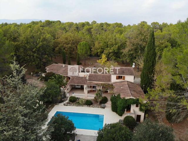 Vente maison 9 pièces Saint Paul en Forêt 83
